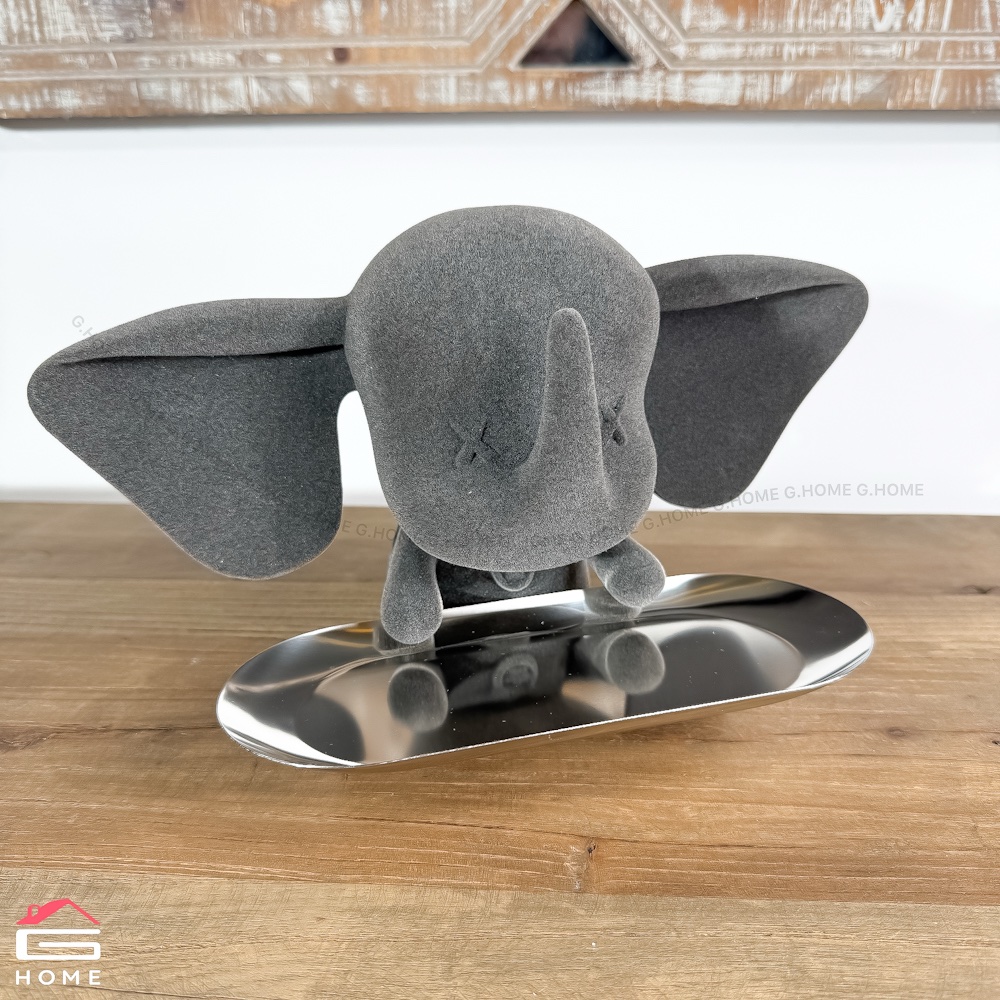 20251210-img_9734 Velvet Dumbo with Stainless Steel Tray - Image 1